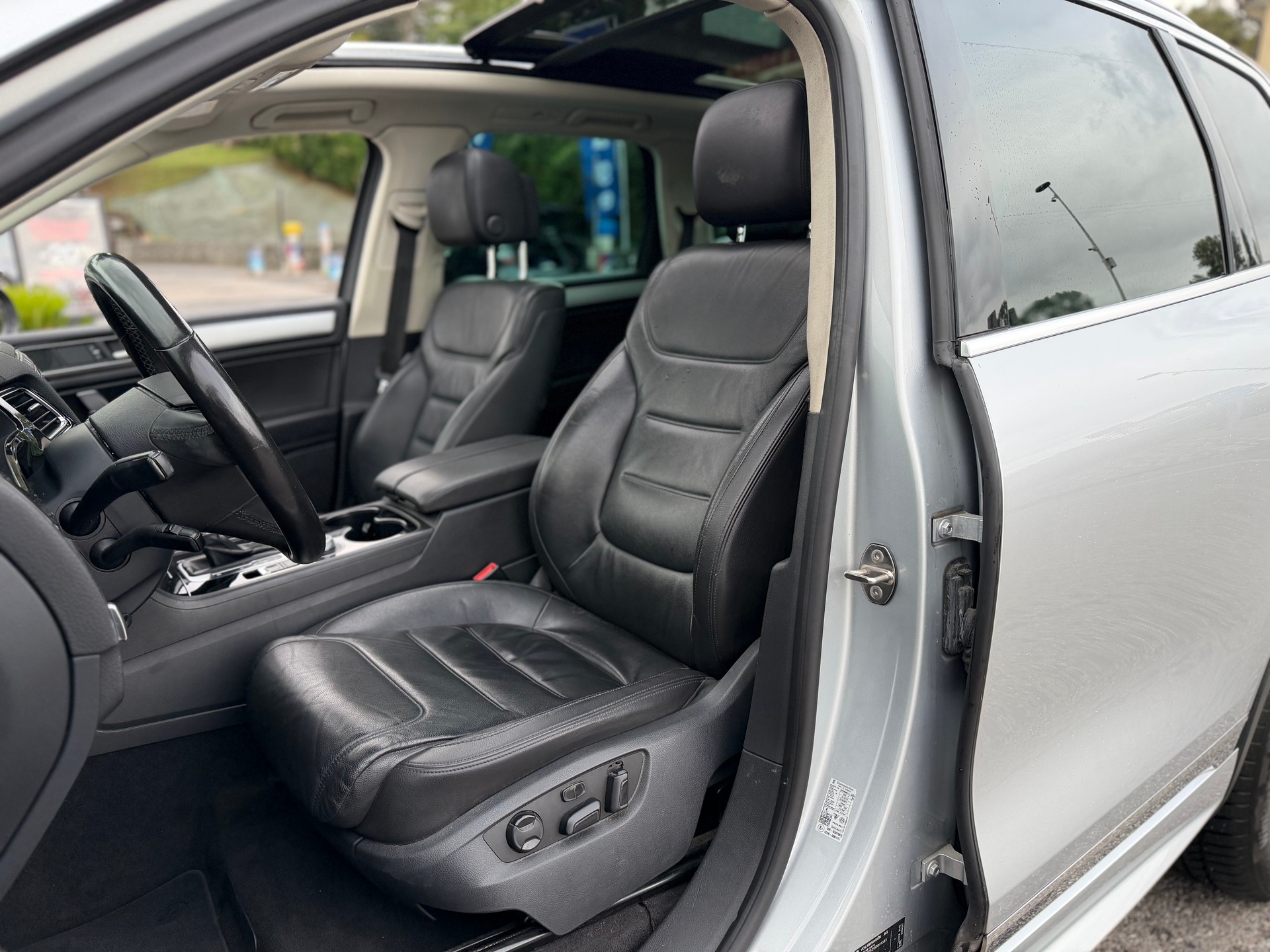VW Touareg 3.0 TDI R-Line-image-10