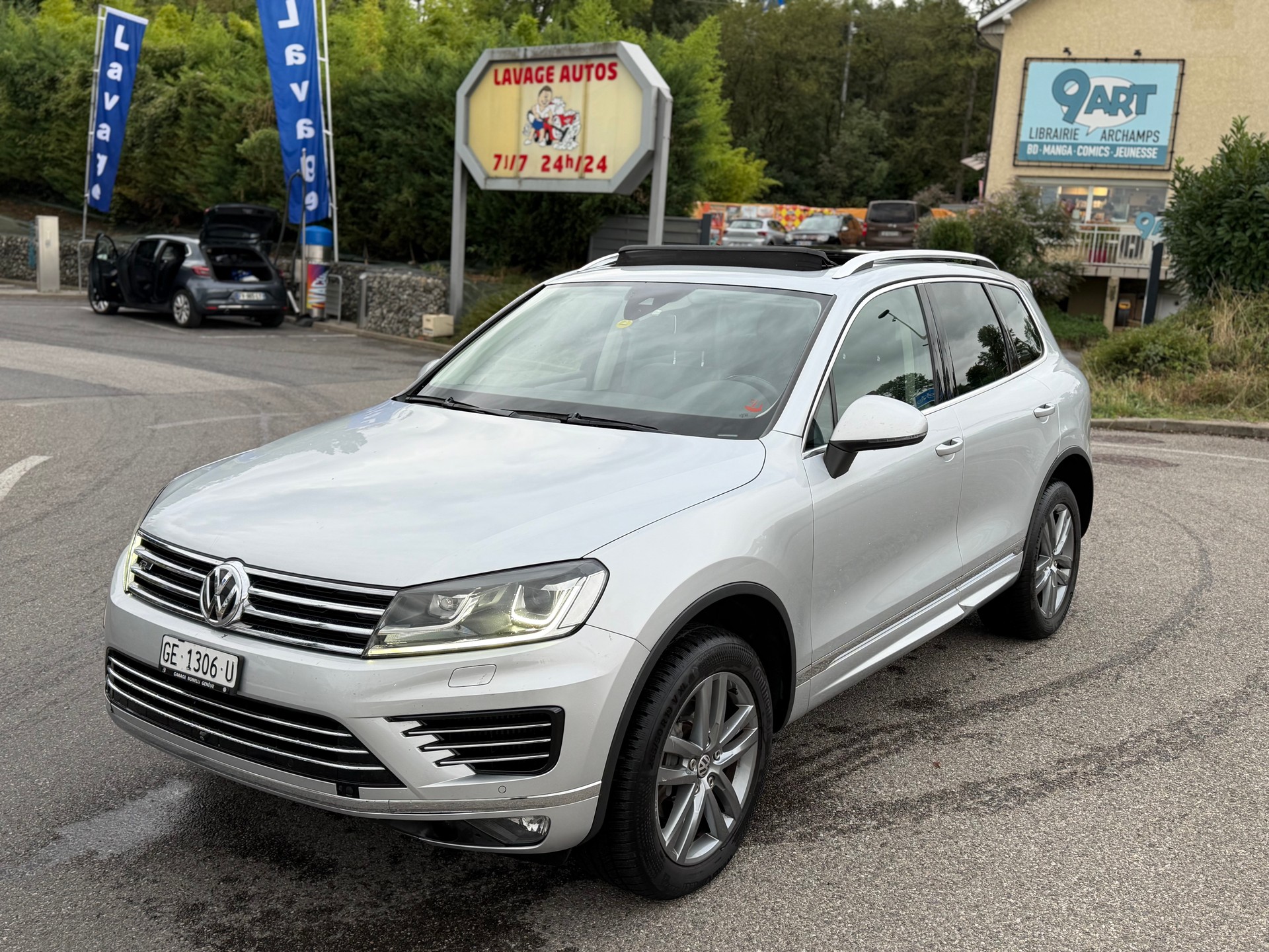 VW Touareg 3.0 TDI R-Line-image-1