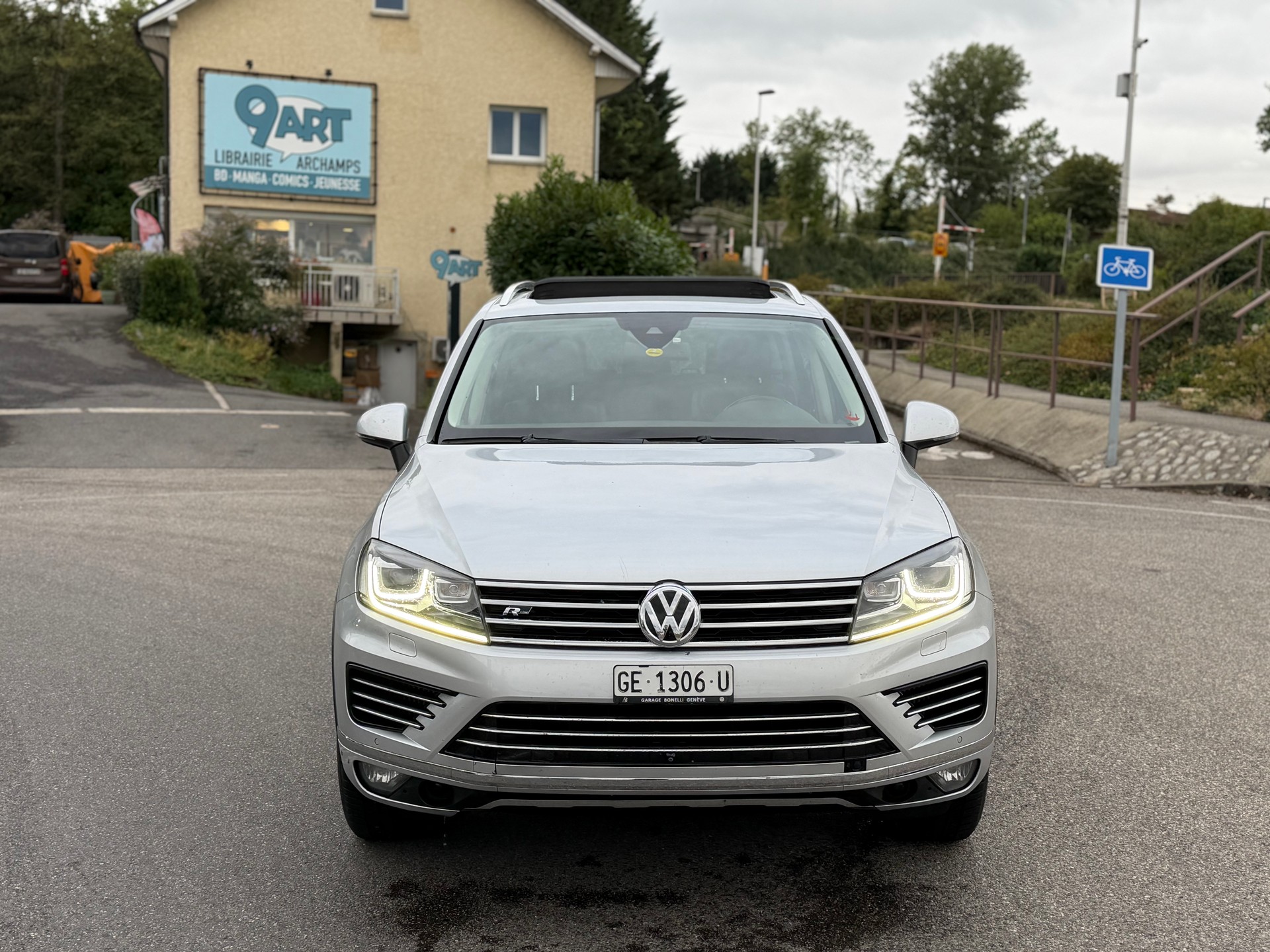 VW Touareg 3.0 TDI R-Line-image-0
