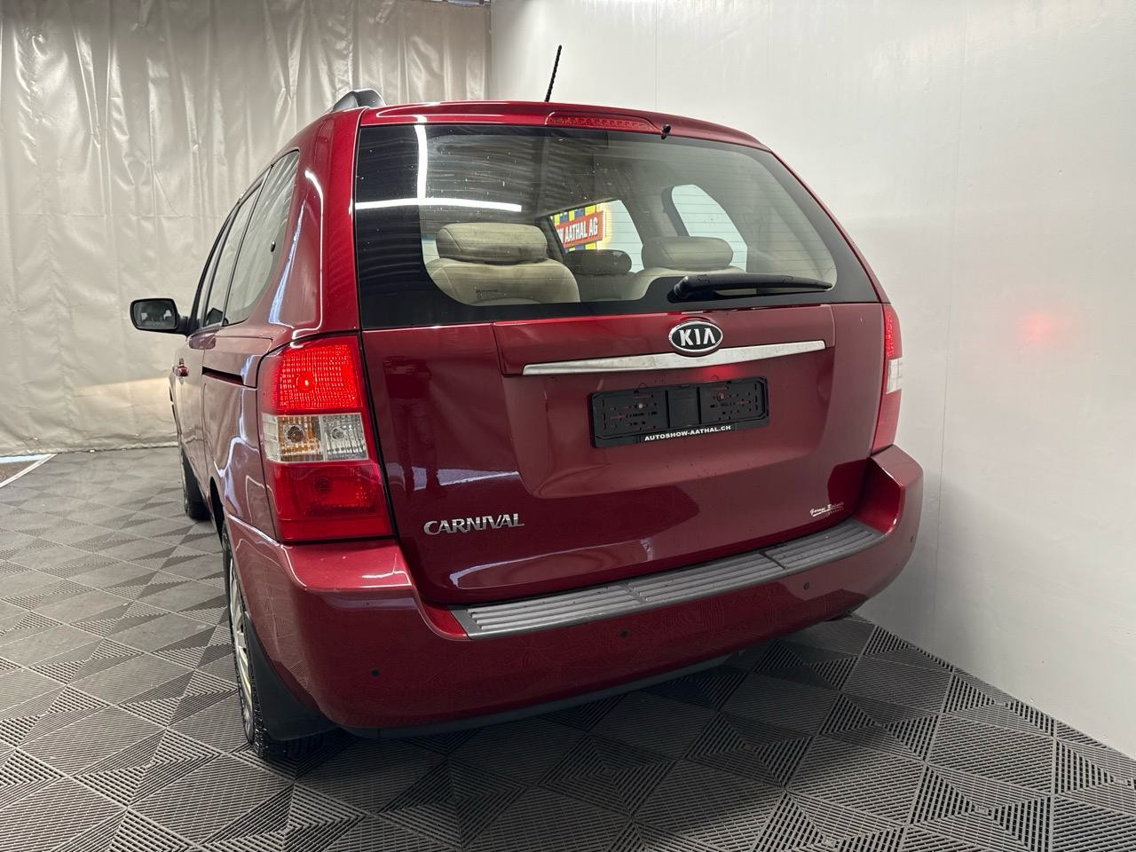 KIA Carnival 2.2 CRDi Classic-image-7