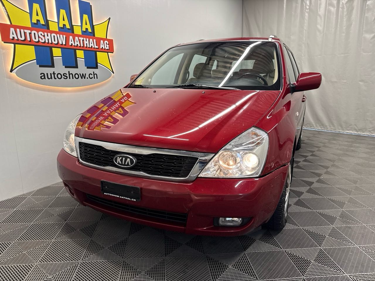 KIA Carnival 2.2 CRDi Classic-image-8
