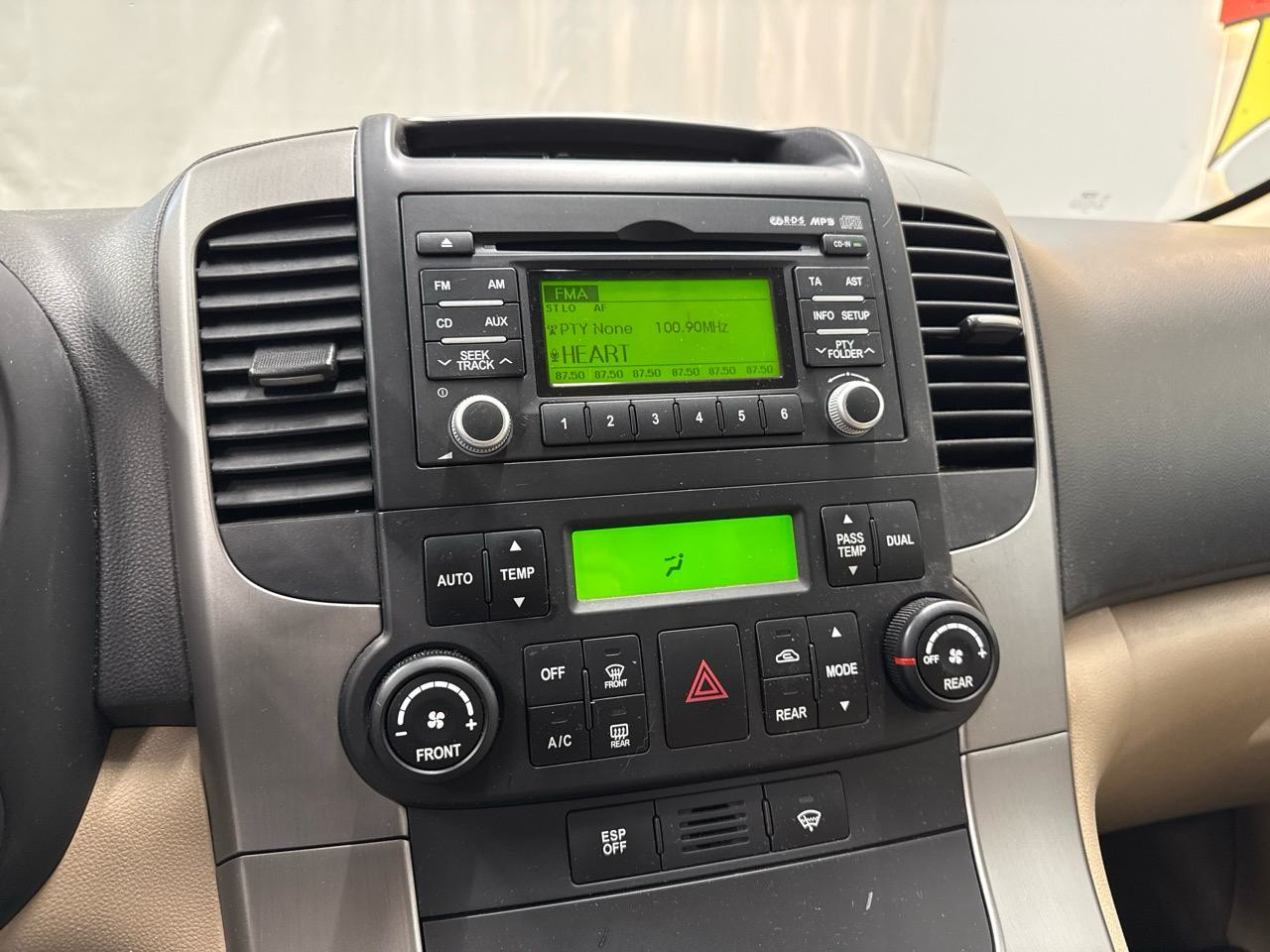 KIA Carnival 2.2 CRDi Classic-image-5