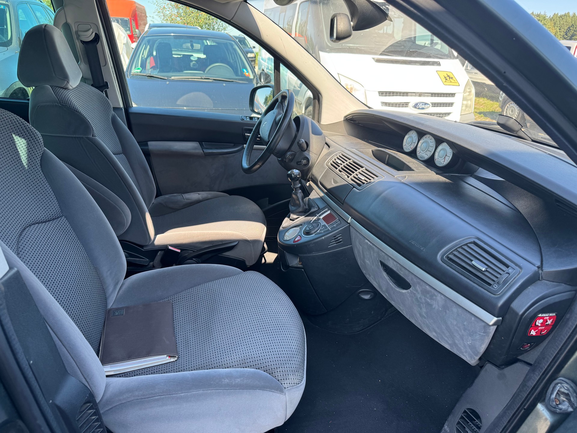 PEUGEOT 807 2.0 16V HDi Family+-image-10