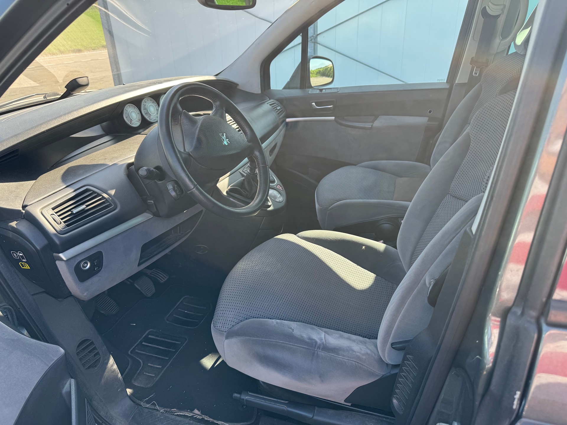 PEUGEOT 807 2.0 16V HDi Family+-image-8