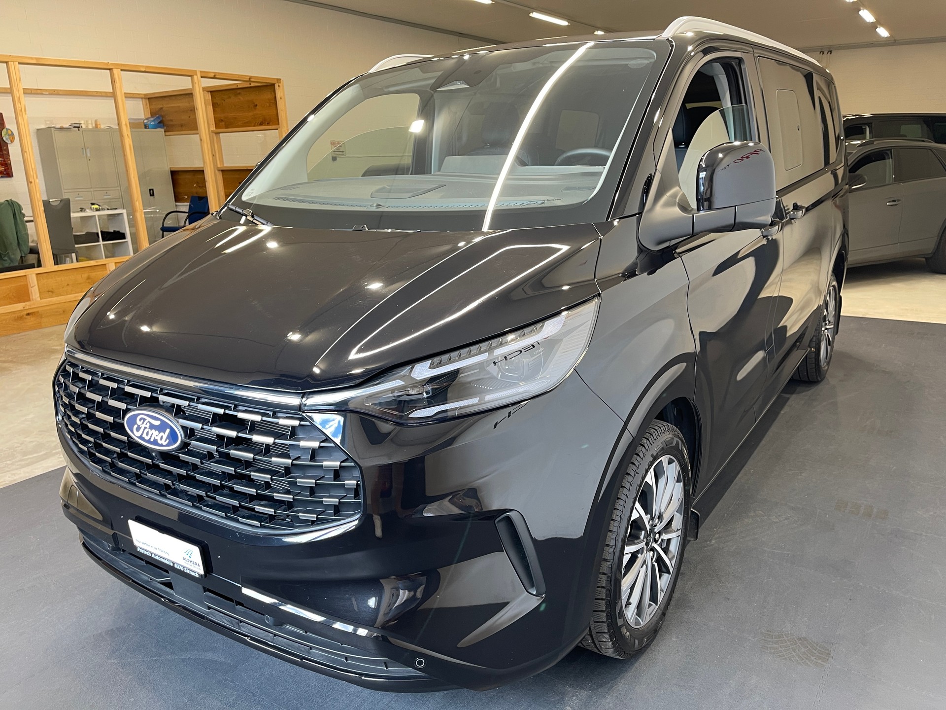 FORD Tourneo Bus 320 L1H1 TitaniumX Automat*LEDER*B&O*AHK*-image-4