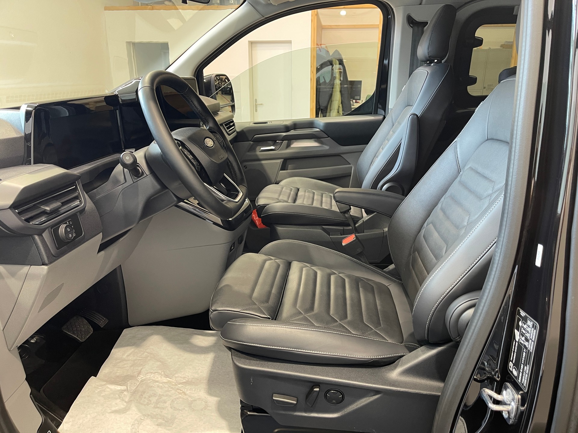 FORD Tourneo Bus 320 L1H1 TitaniumX Automat*LEDER*B&O*AHK*-image-7