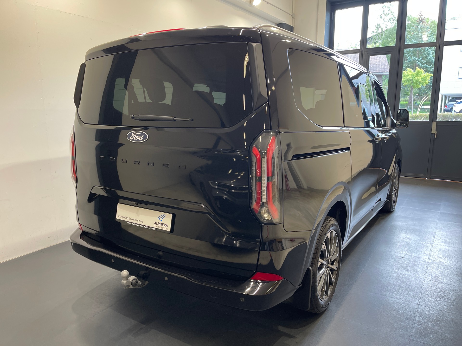 FORD Tourneo Bus 320 L1H1 TitaniumX Automat*LEDER*B&O*AHK*-image-5