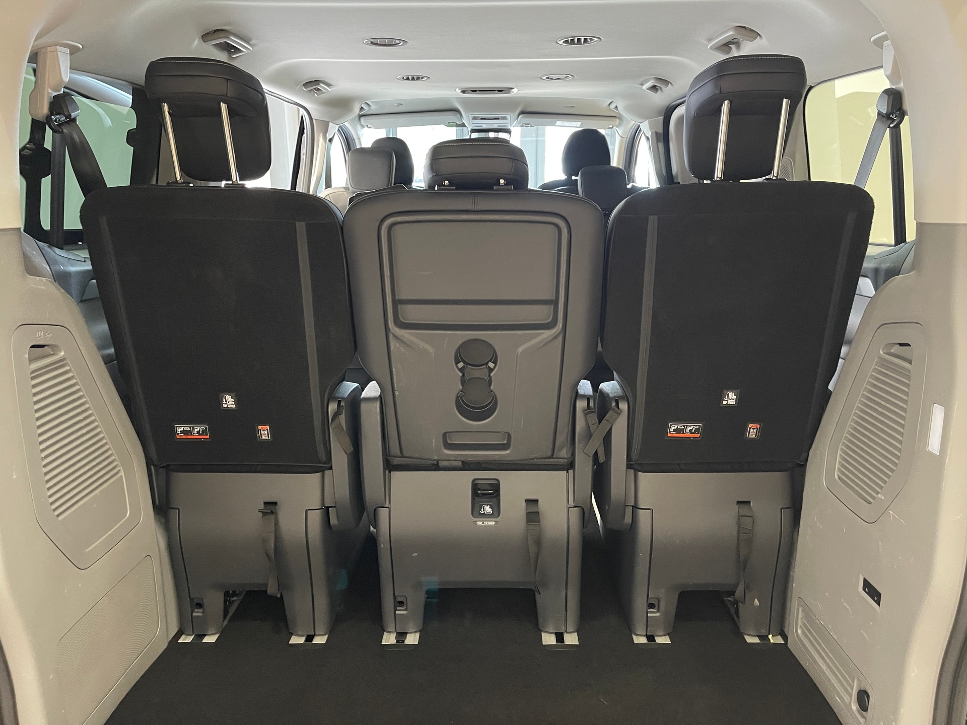 FORD Tourneo Bus 320 L1H1 TitaniumX Automat*LEDER*B&O*AHK*-image-18
