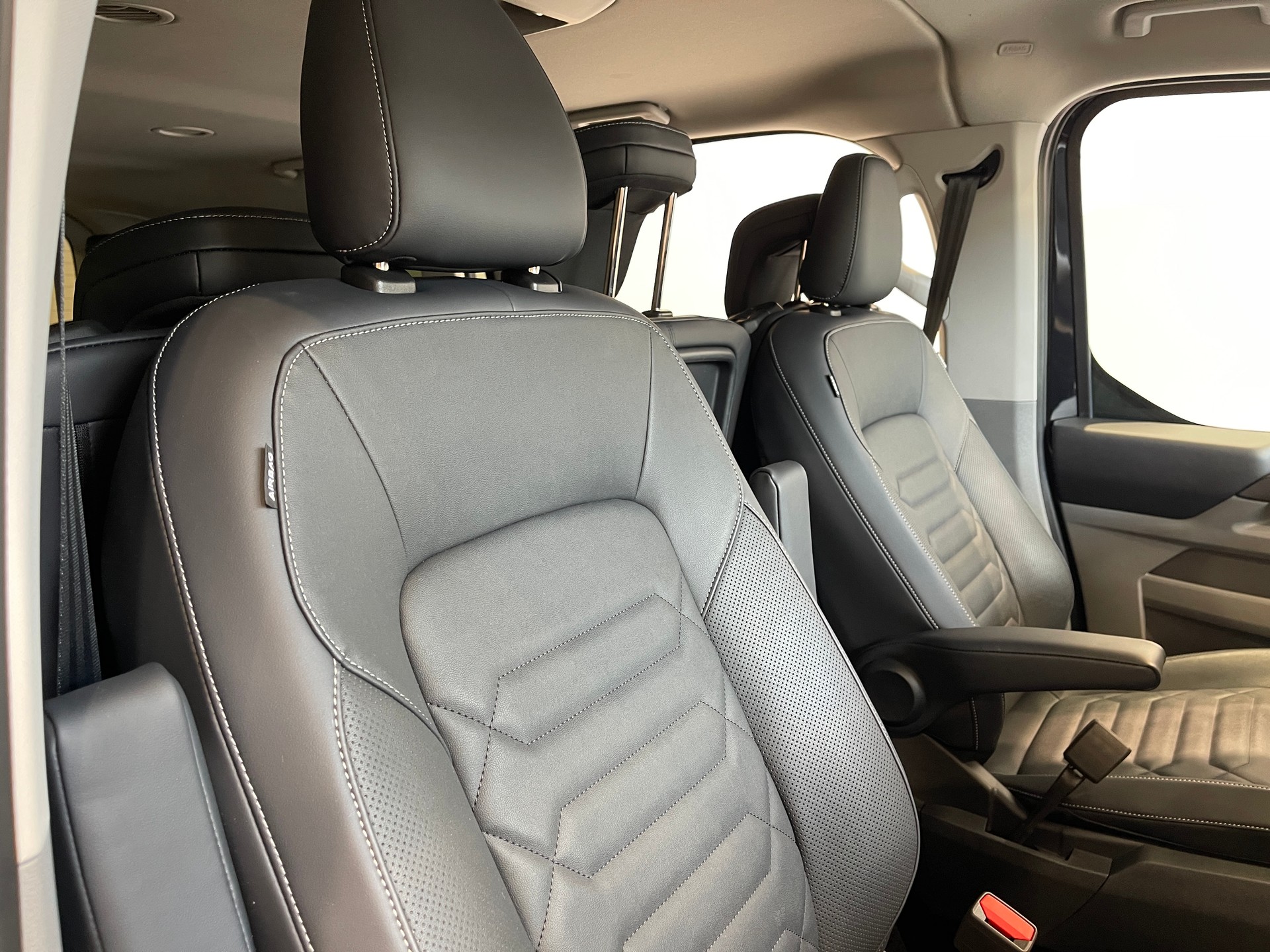 FORD Tourneo Bus 320 L1H1 TitaniumX Automat*LEDER*B&O*AHK*-image-16