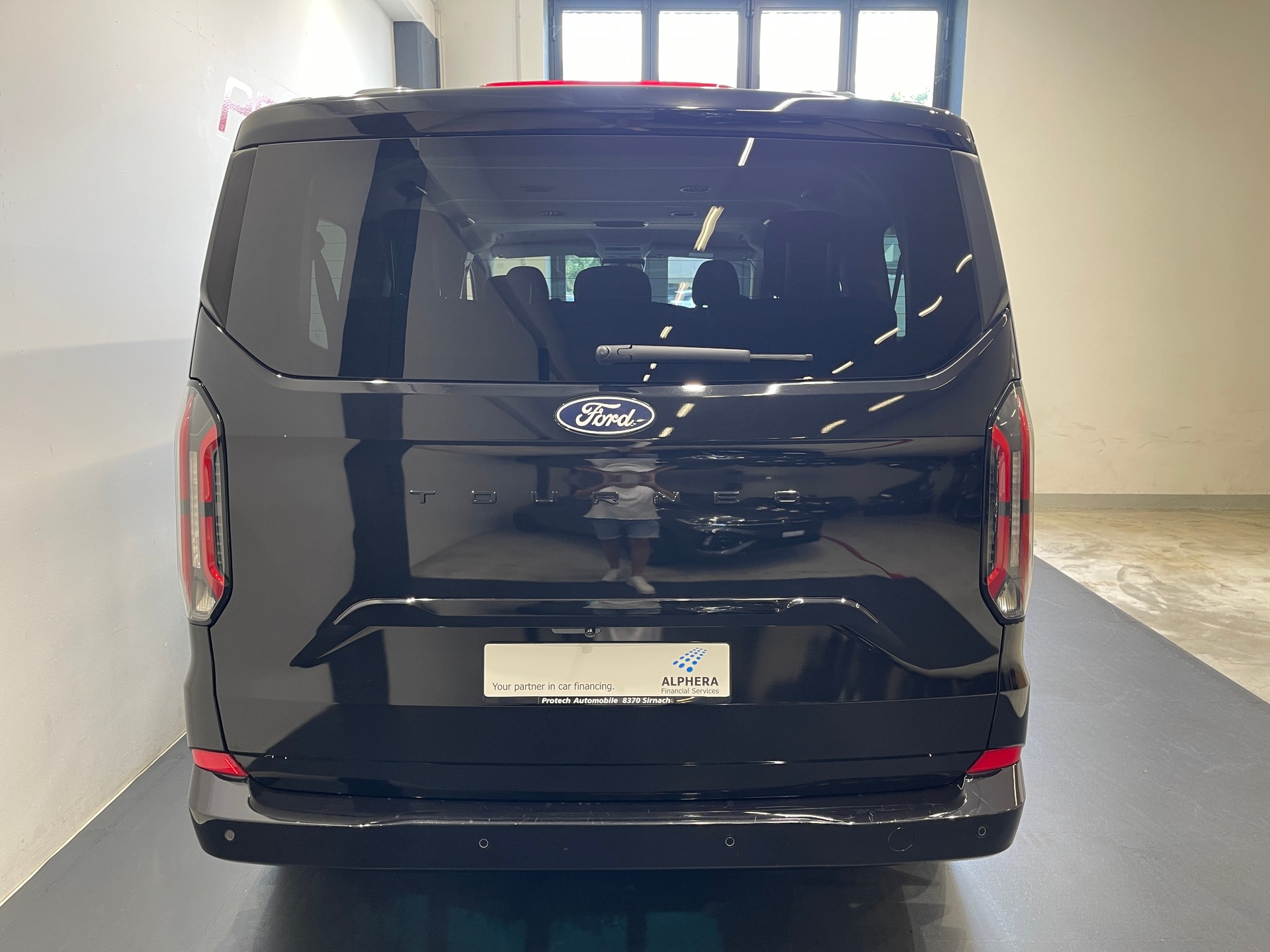 FORD Tourneo Bus 320 L1H1 TitaniumX Automat*LEDER*B&O*AHK*-image-27