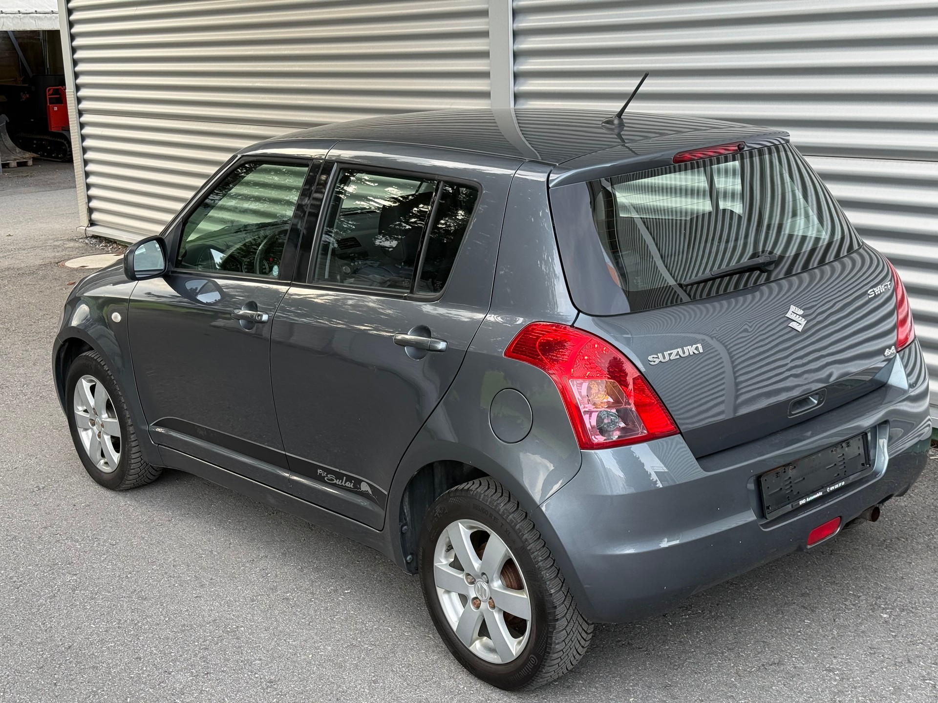 SUZUKI Swift 1.3i 16V GL Top Piz Sulai LE 4x4-image-5