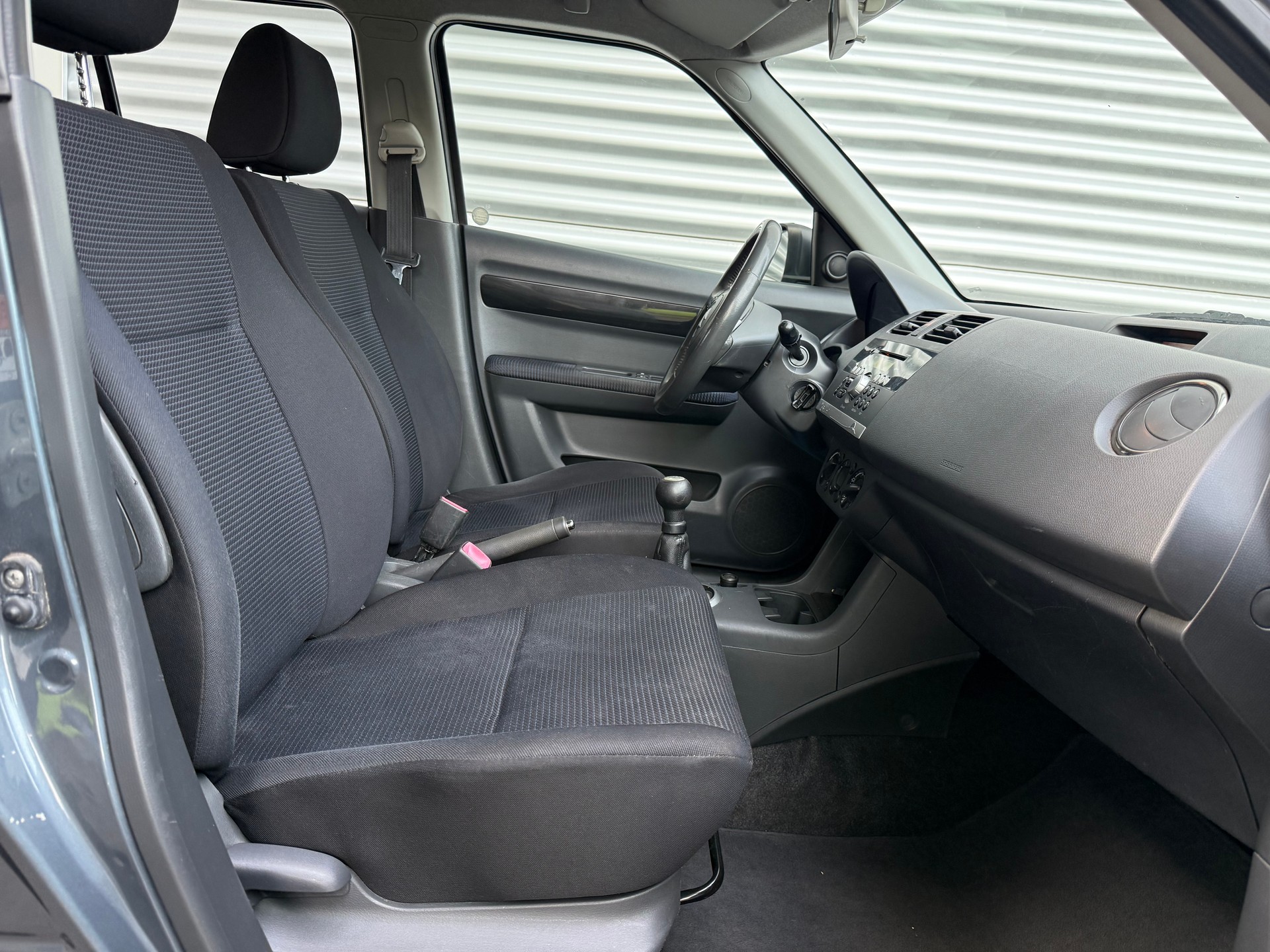 SUZUKI Swift 1.3i 16V GL Top Piz Sulai LE 4x4-image-7