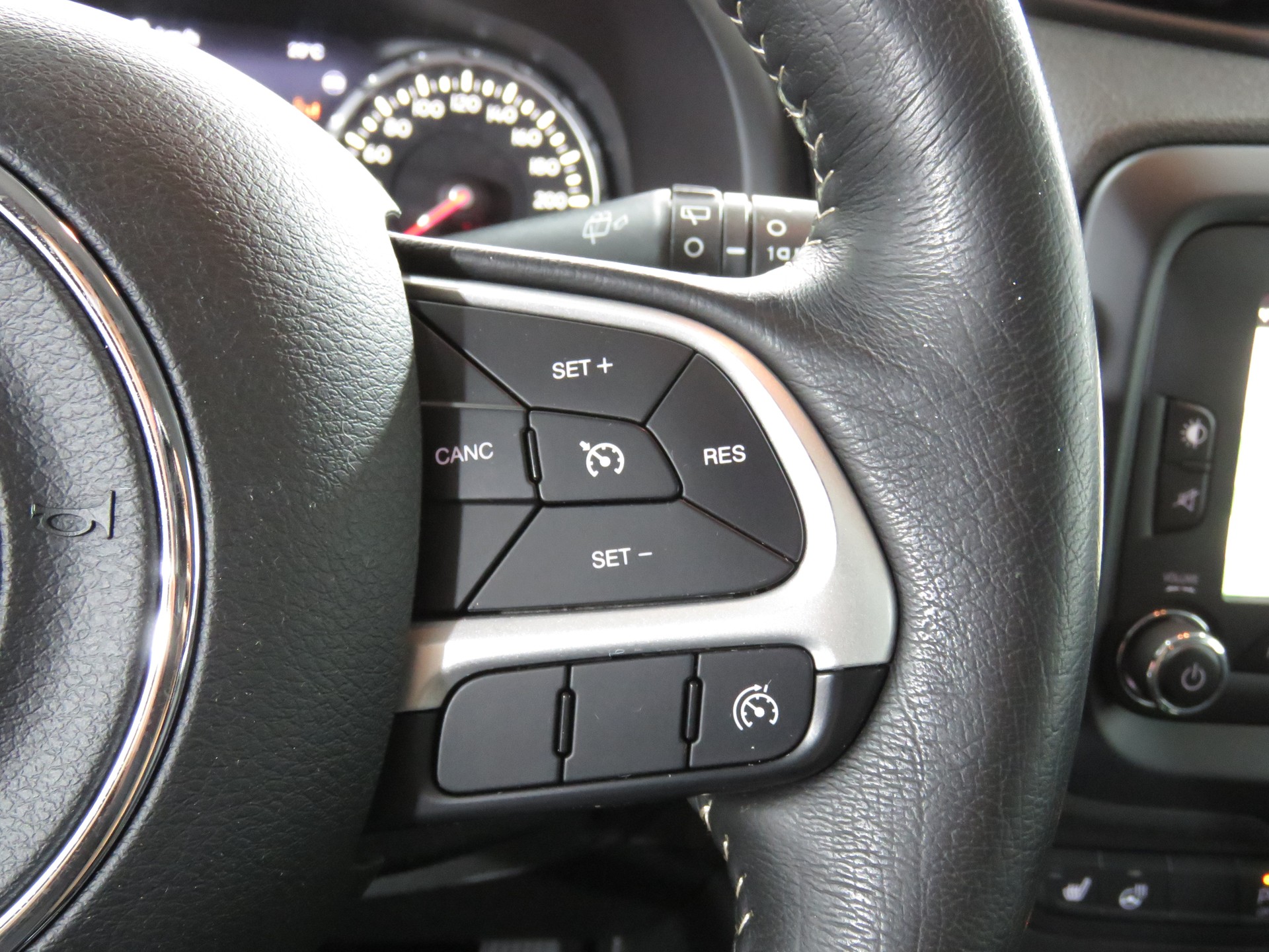 JEEP Renegade 2.0 CRD Limited AWD + Low Range 9ATX (Automat)-image-19