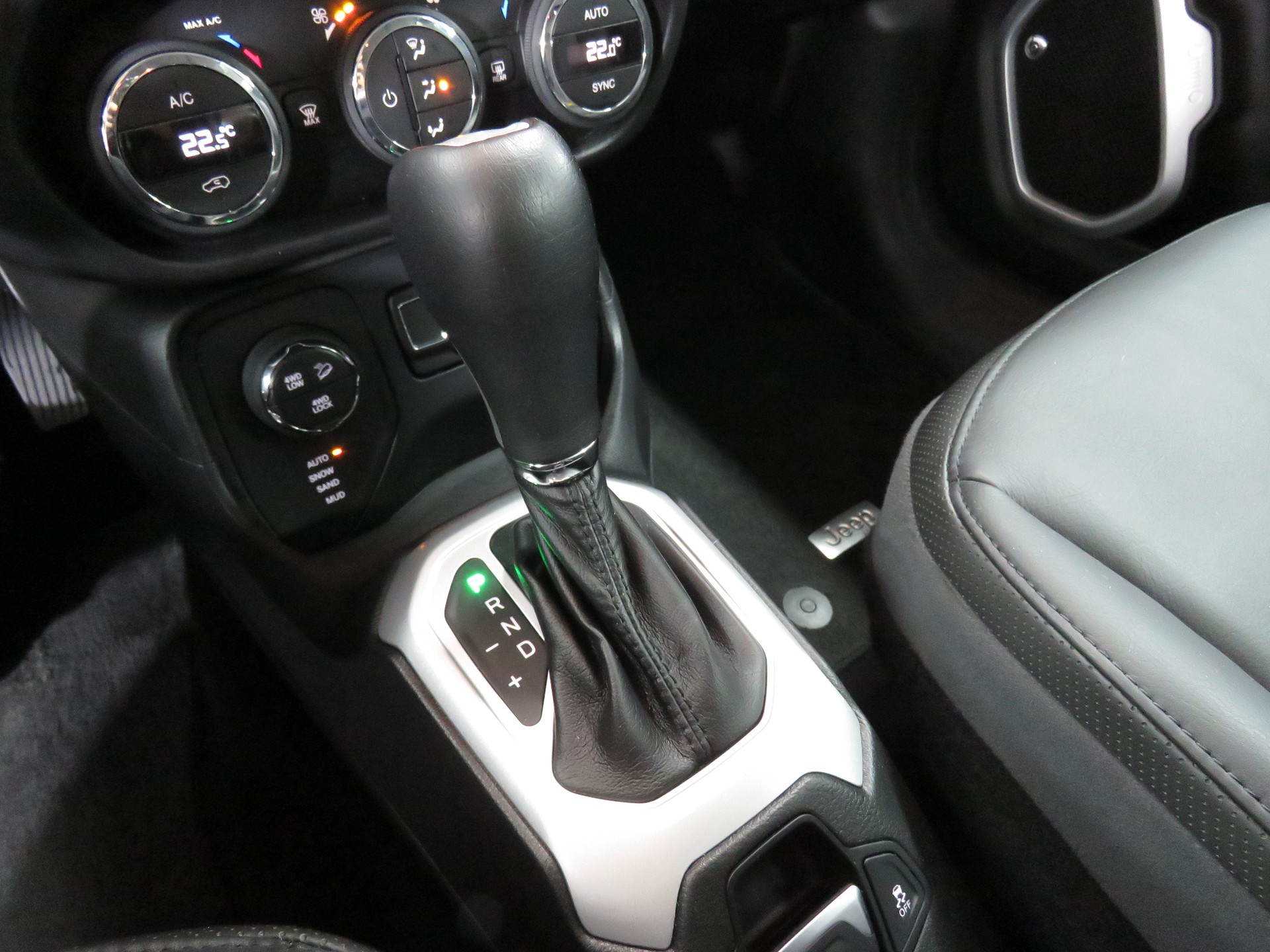 JEEP Renegade 2.0 CRD Limited AWD + Low Range 9ATX (Automat)-image-14