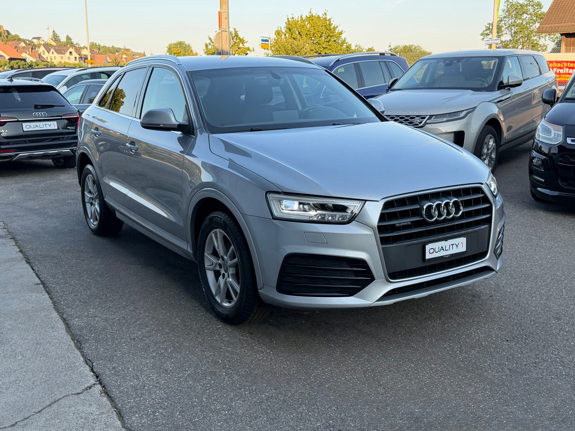 AUDI Q3 2.0 TDI design quattro S-tronic-image-2