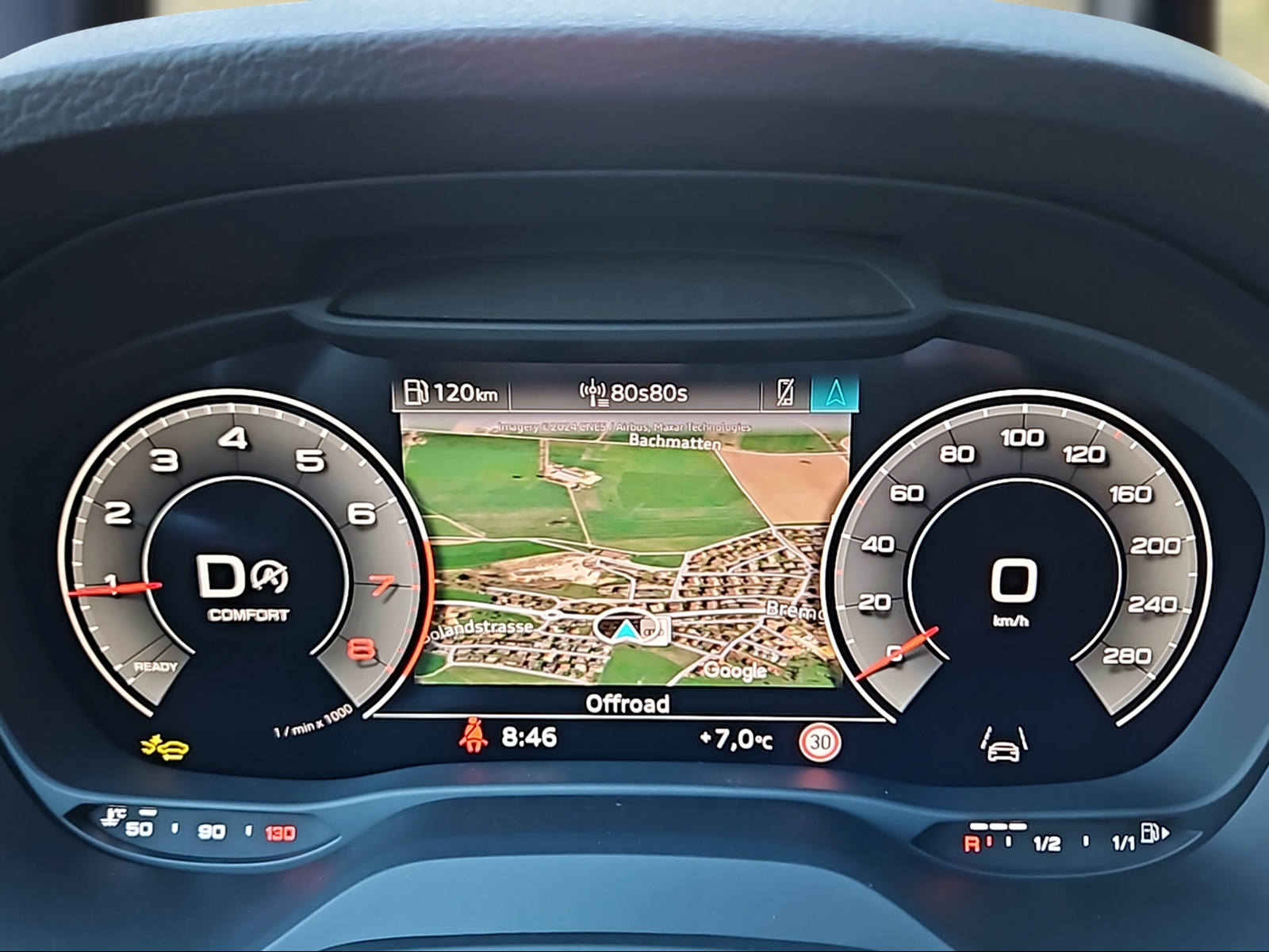 AUDI Q2 35 TFSI S line S-tronic "S Line Competition" Mythosschwarz Metallic-image-10