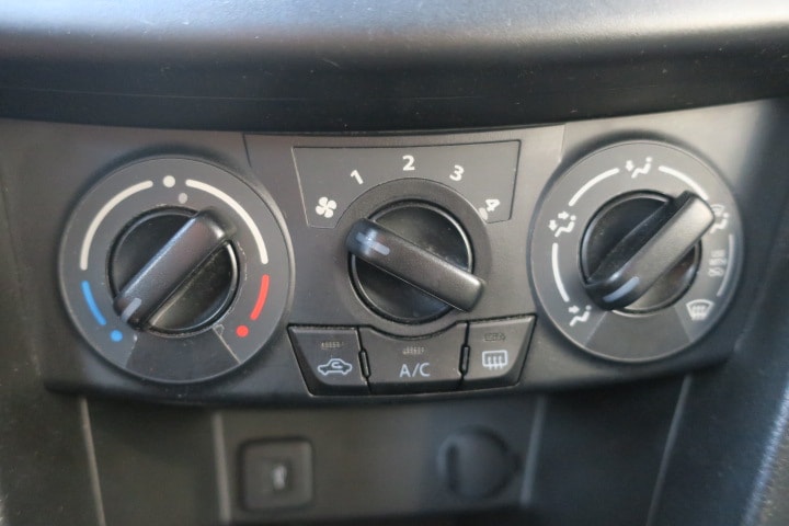 SUZUKI Swift 1.2i 16V GL 4x4-image-12