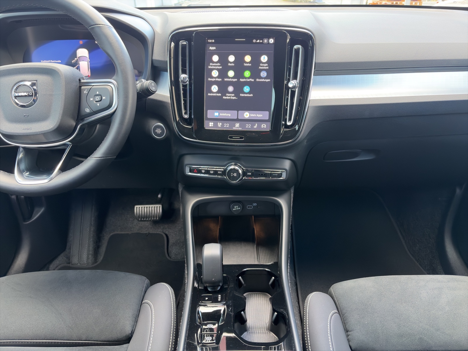 VOLVO XC40 2.0 B3 MH Plus Dark-image-12