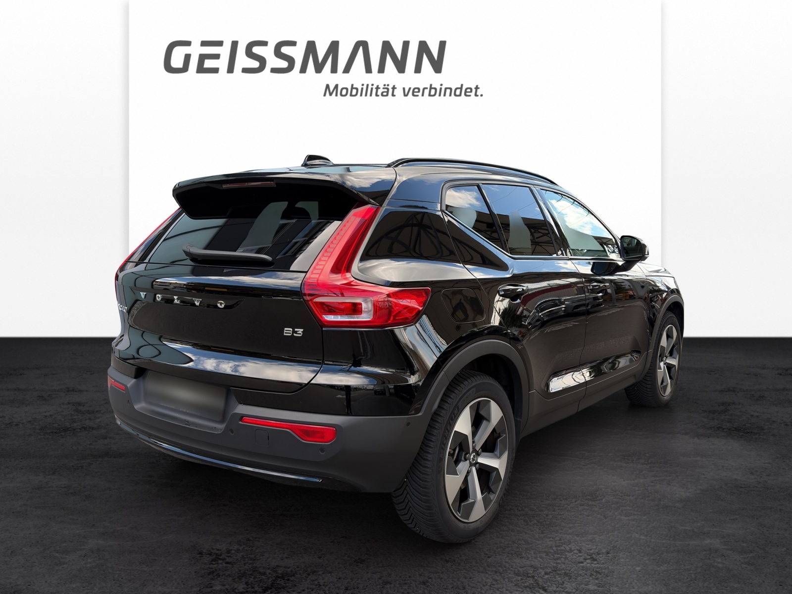 VOLVO XC40 2.0 B3 MH Plus Dark-image-5
