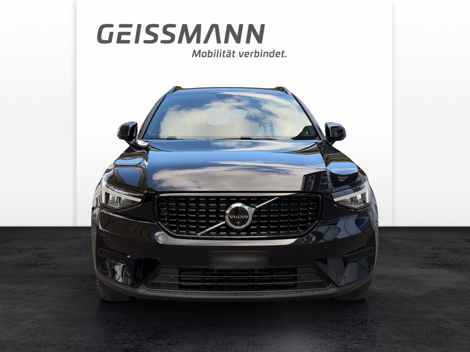 VOLVO XC40 2.0 B3 MH Plus Dark-image-6