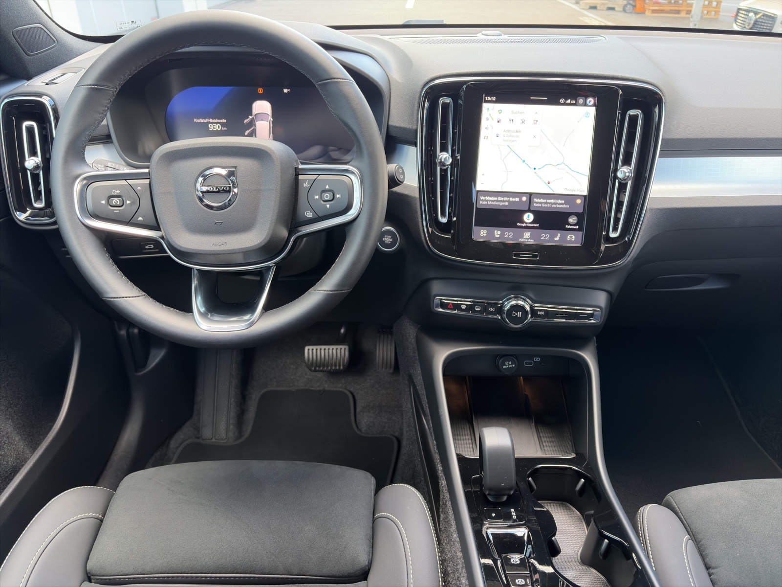 VOLVO XC40 2.0 B3 MH Plus Dark-image-11