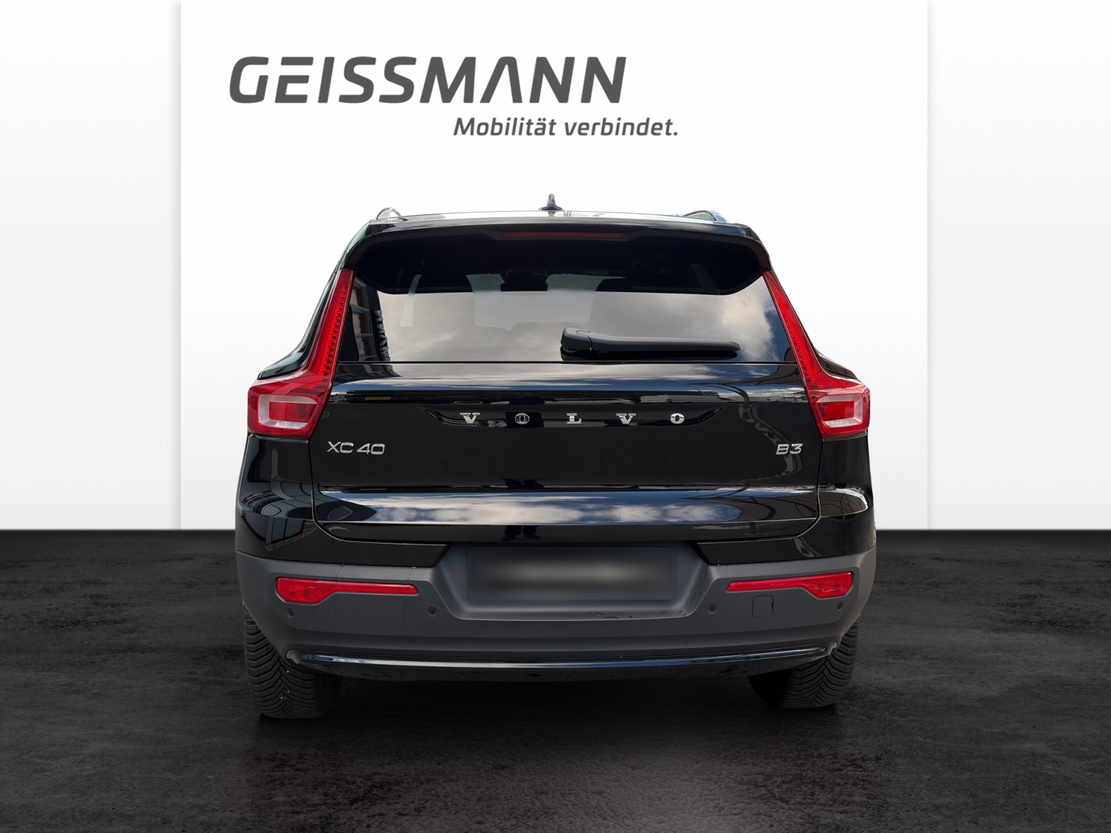 VOLVO XC40 2.0 B3 MH Plus Dark-image-7