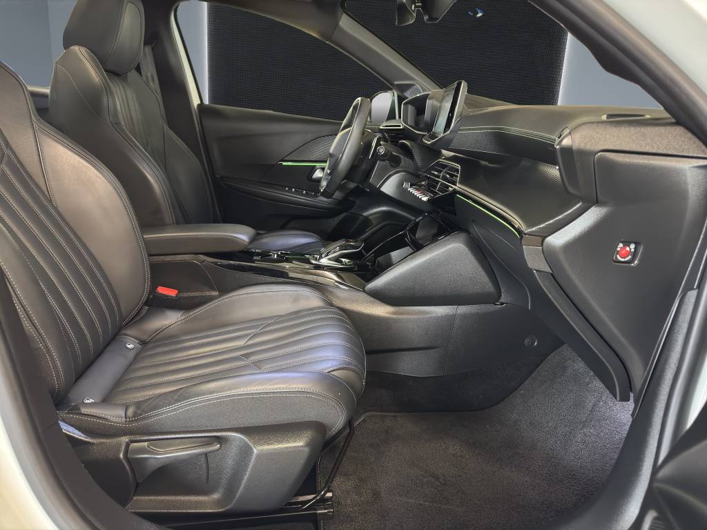 PEUGEOT 208 1.2 PureTech GT Pack EAT8-image-10
