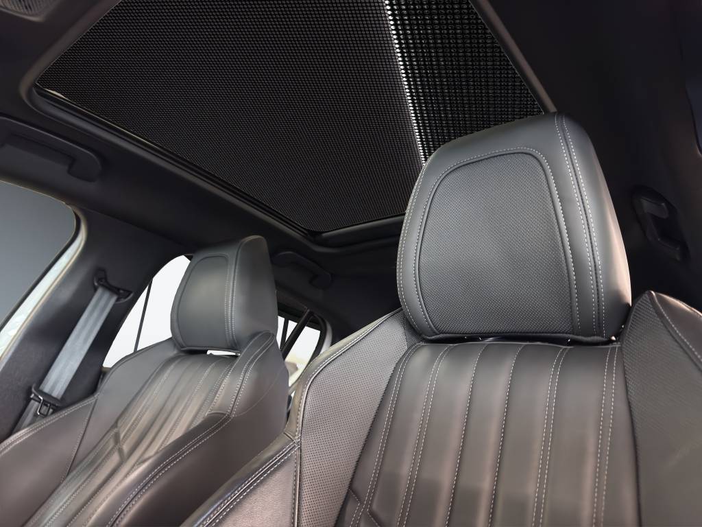 PEUGEOT 208 1.2 PureTech GT Pack EAT8-image-9