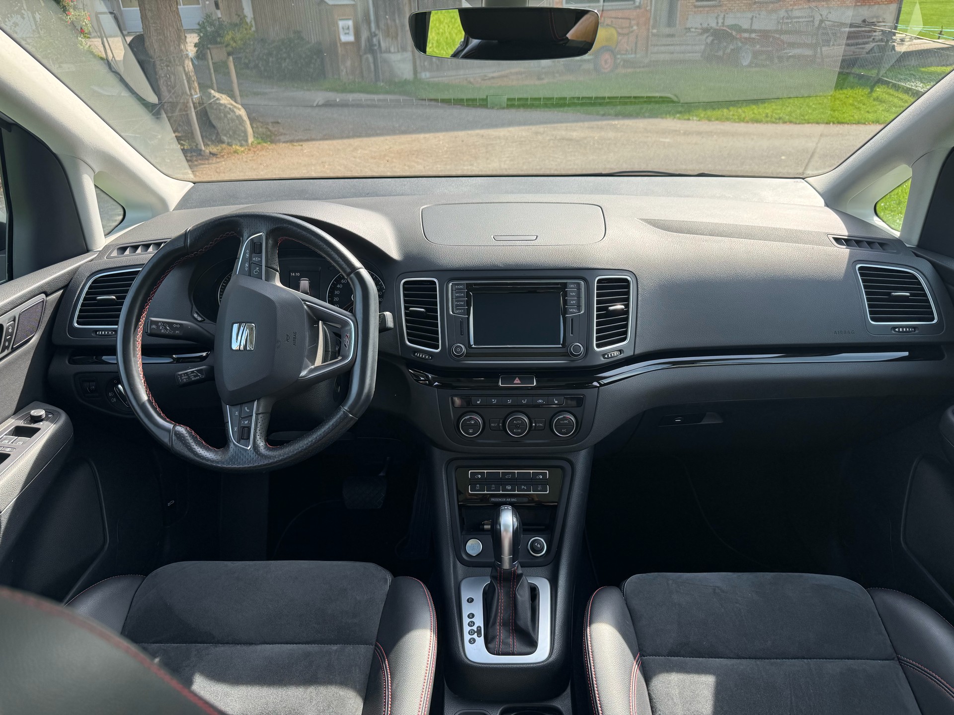 SEAT 1.4 TSI Hola FR DSG S/S - Panoramadach - 7 Plätzer- 2 integrierte Kindersitze - Anhängerkupplung - Massagesitz-image-4