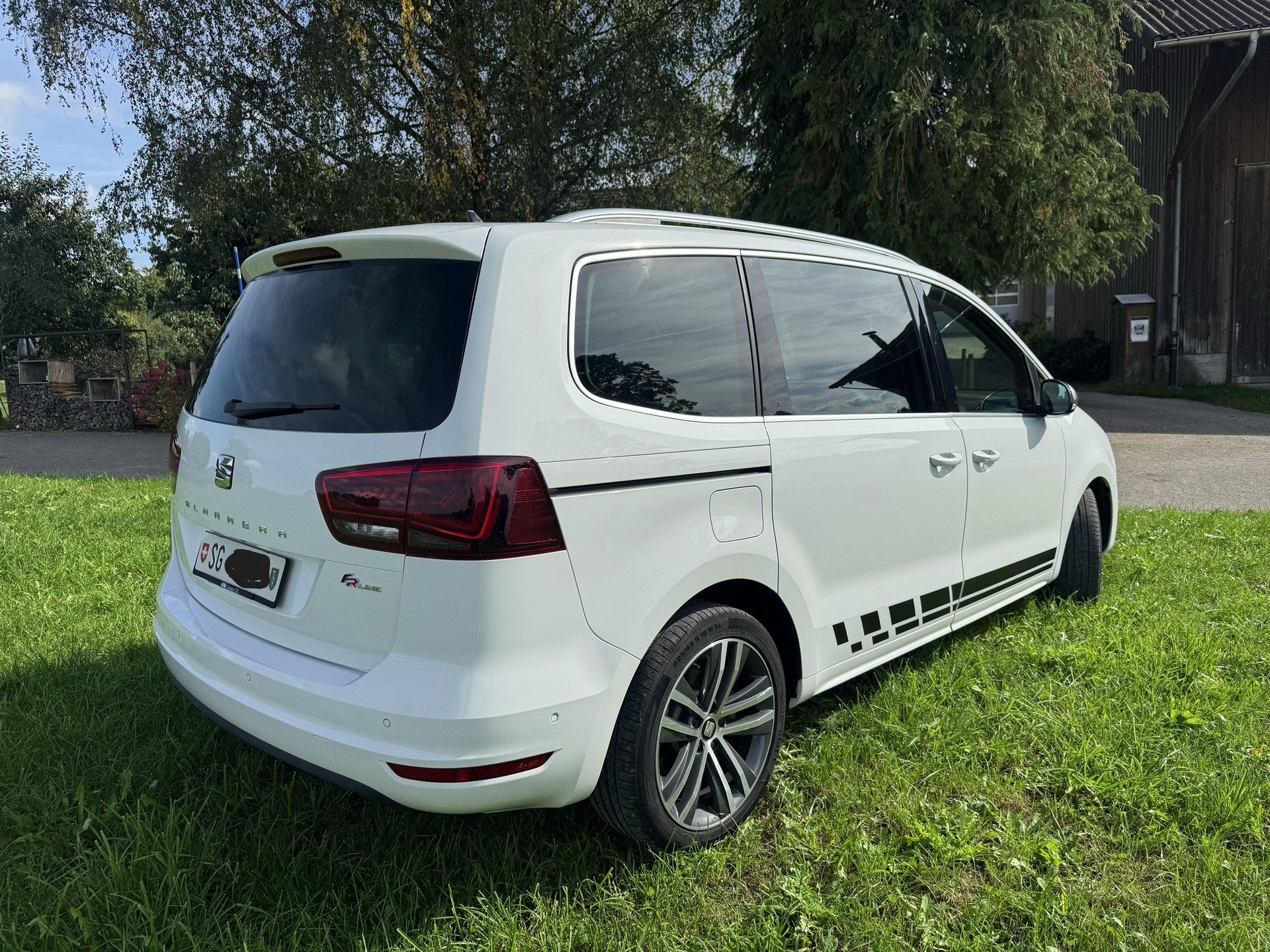 SEAT 1.4 TSI Hola FR DSG S/S - Panoramadach - 7 Plätzer- 2 integrierte Kindersitze - Anhängerkupplung - Massagesitz-image-1