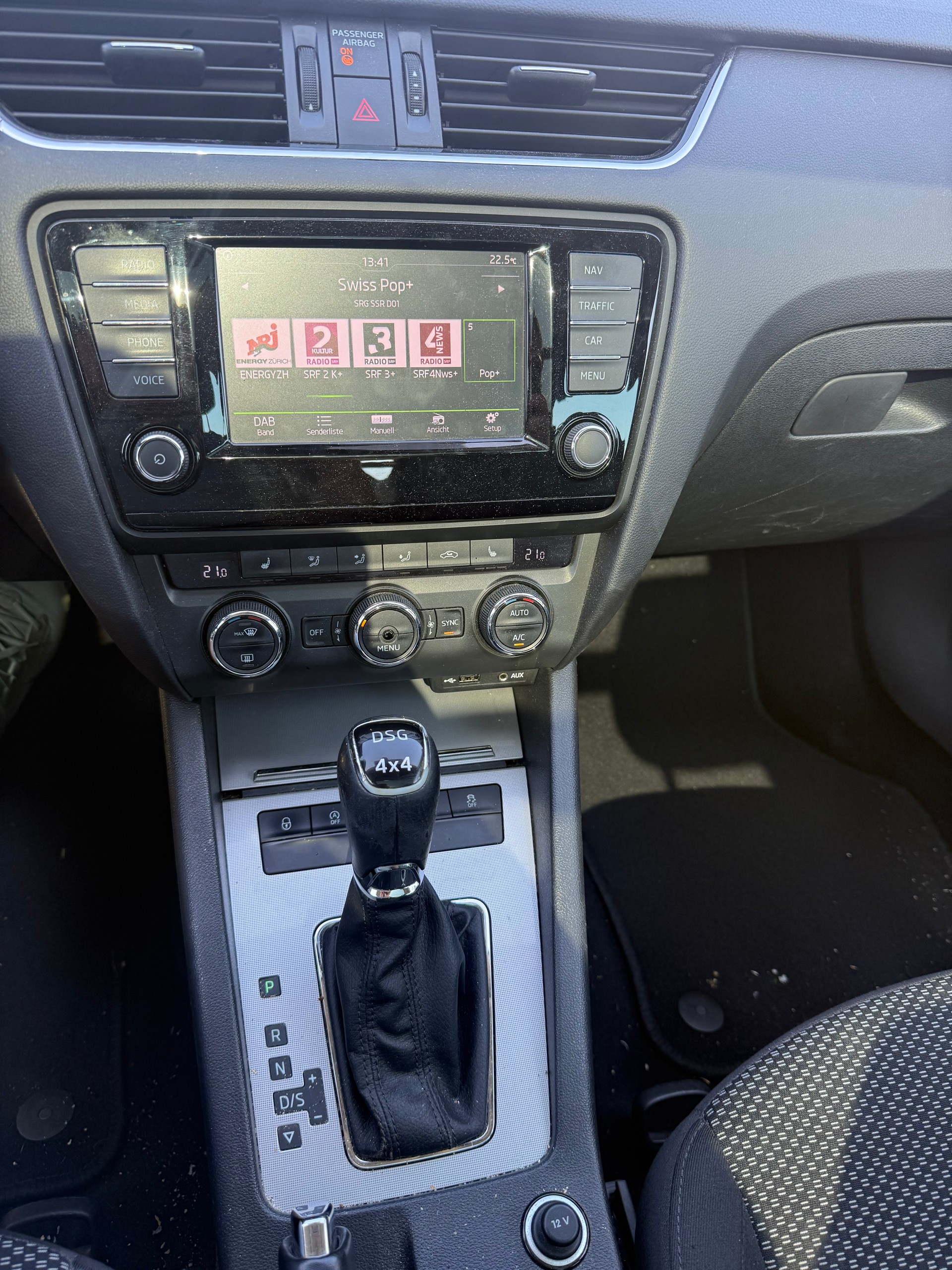 SKODA Octavia Combi 2.0 TDI Ambition 4x4 DSG-image-5