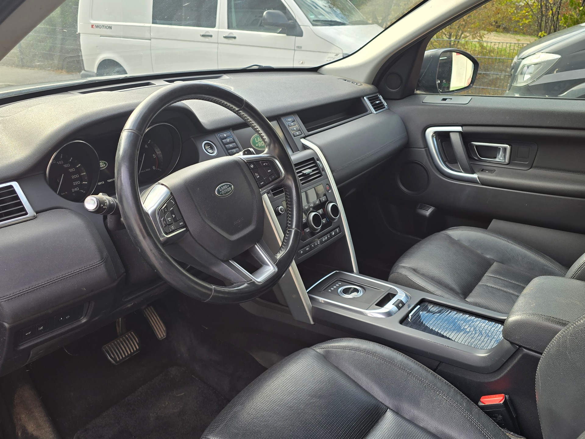 LAND ROVER Discovery Sport 2.0 TD4 SE AT9-image-9