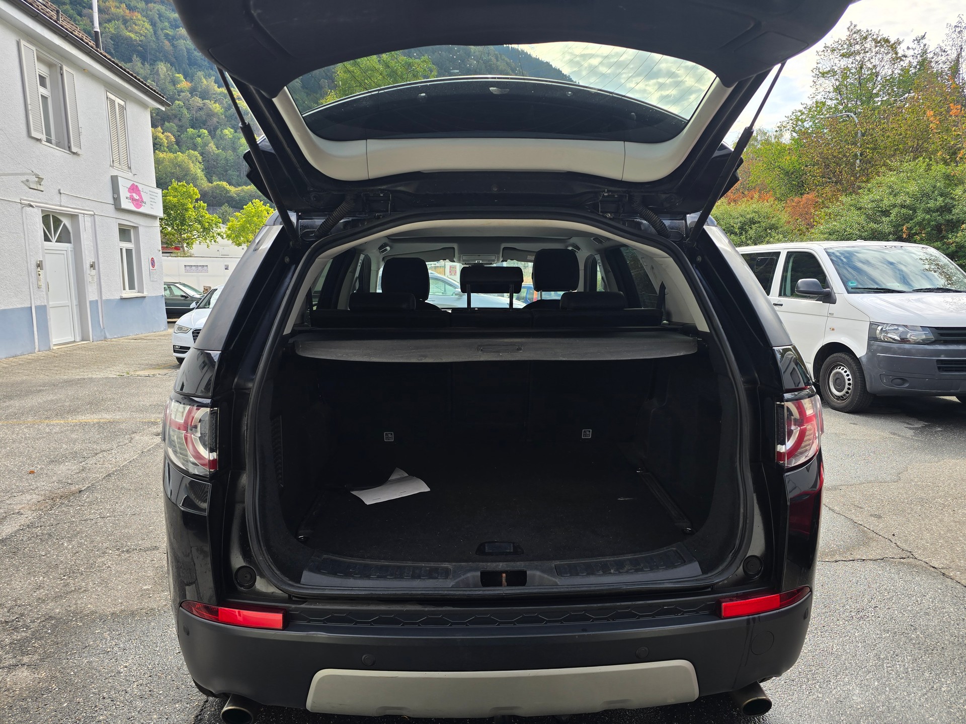 LAND ROVER Discovery Sport 2.0 TD4 SE AT9-image-15