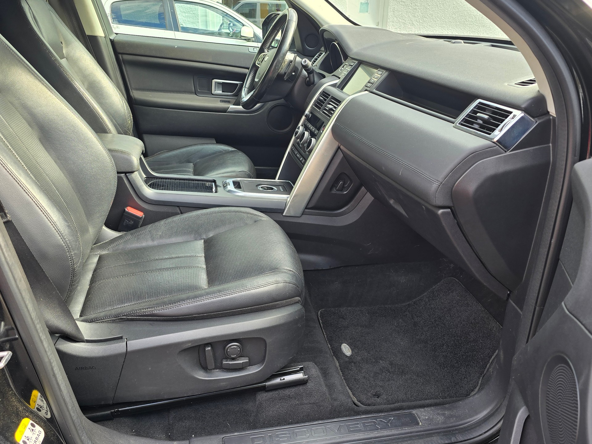 LAND ROVER Discovery Sport 2.0 TD4 SE AT9-image-10