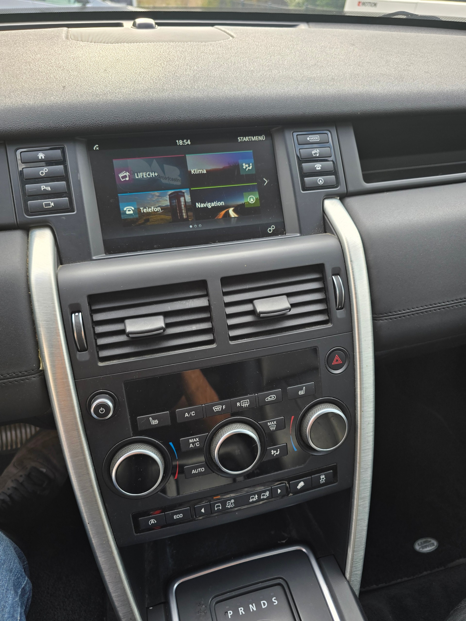 LAND ROVER Discovery Sport 2.0 TD4 SE AT9-image-14
