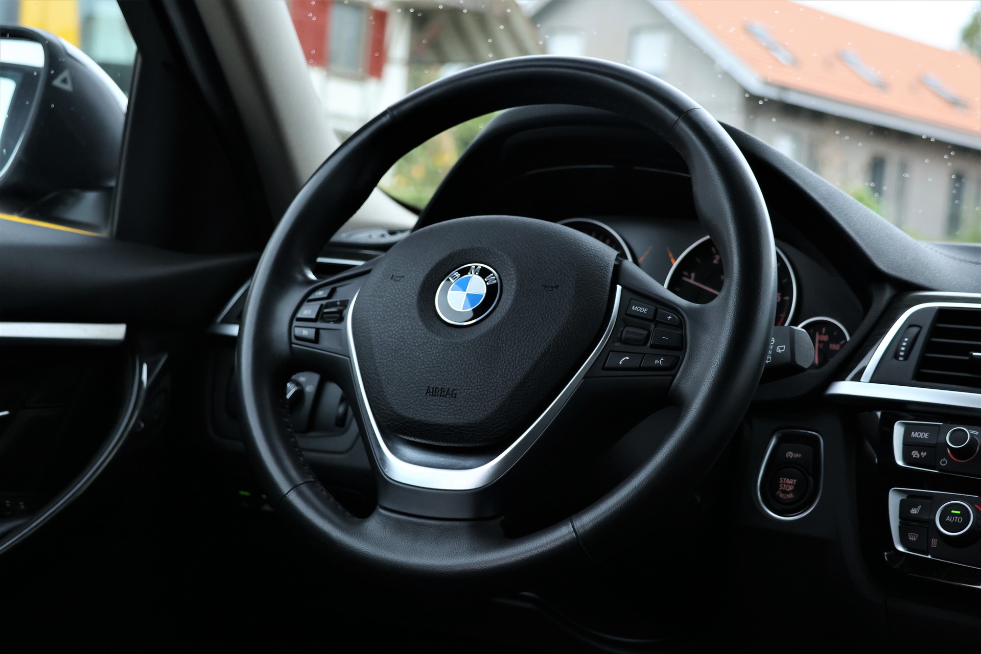BMW 320d xDrive Touring Steptronic (CH)-image-14