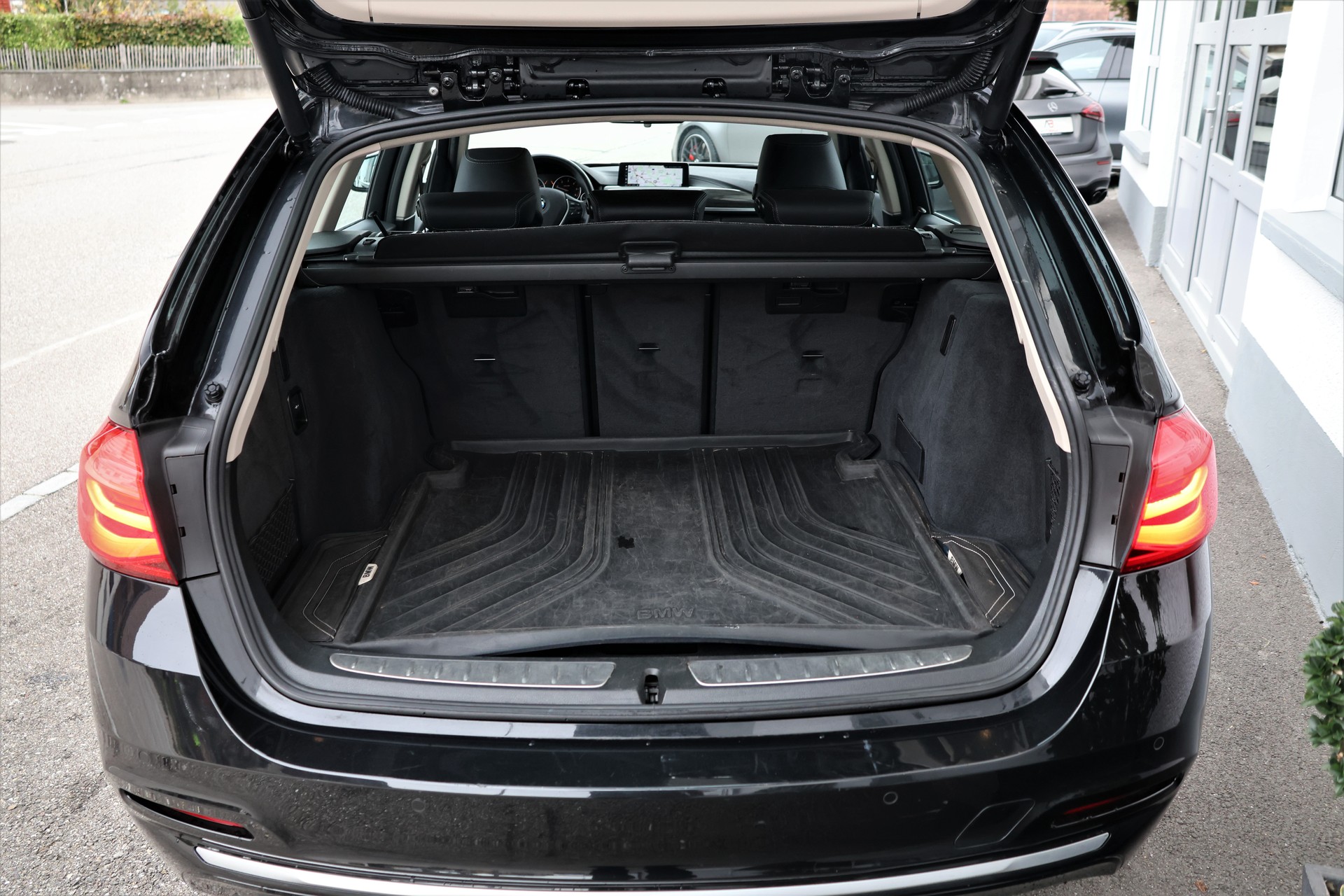 BMW 320d xDrive Touring Steptronic (CH)-image-17