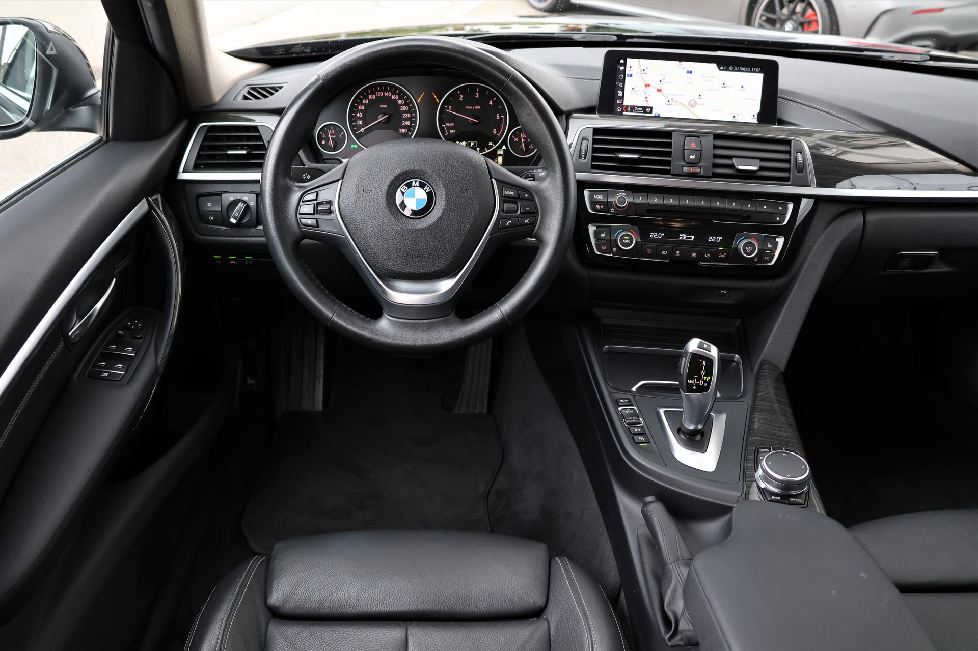 BMW 320d xDrive Touring Steptronic (CH)-image-13