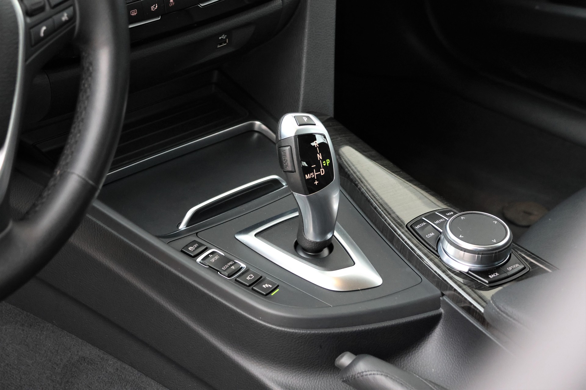 BMW 320d xDrive Touring Steptronic (CH)-image-11