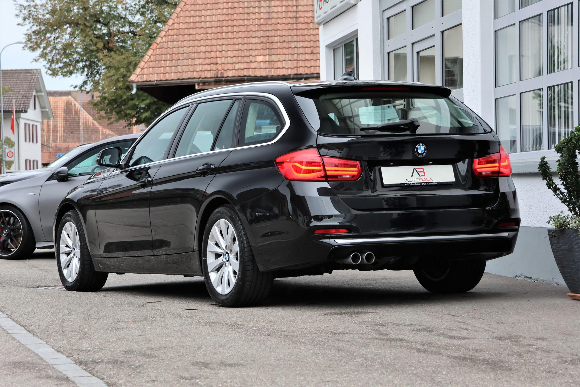 BMW 320d xDrive Touring Steptronic (CH)-image-2