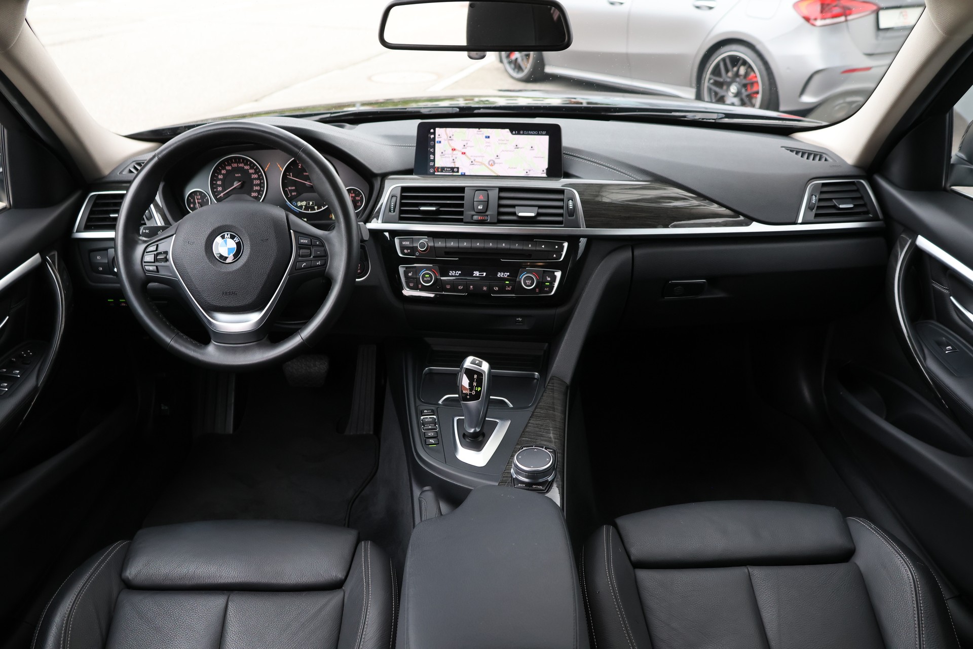 BMW 320d xDrive Touring Steptronic (CH)-image-15