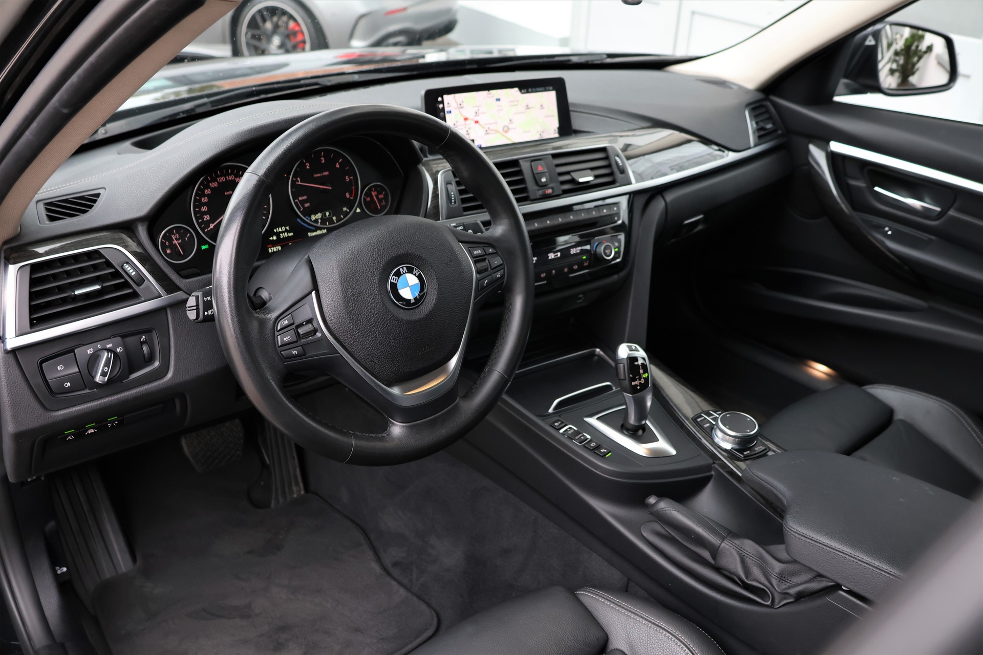 BMW 320d xDrive Touring Steptronic (CH)-image-10