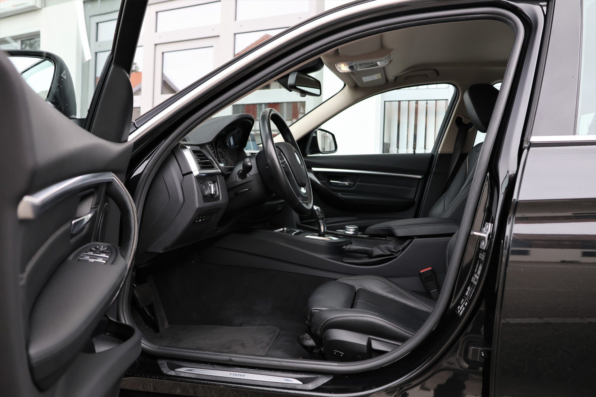 BMW 320d xDrive Touring Steptronic (CH)-image-9