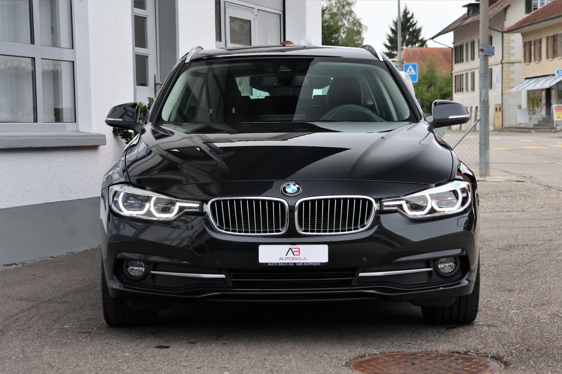 BMW 320d xDrive Touring Steptronic (CH)-image-1