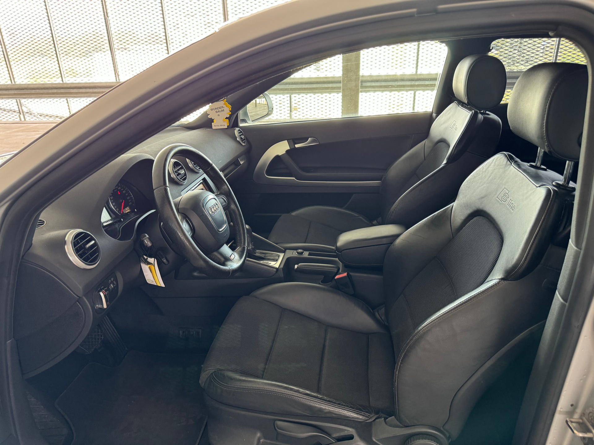 AUDI A3 1.8 TFSI Attraction S-tronic-image-9