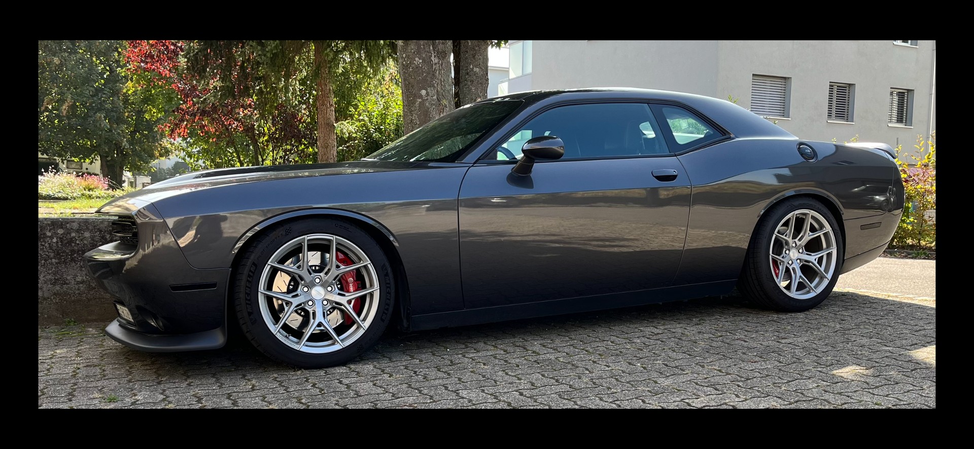 DODGE SRT8-image-0