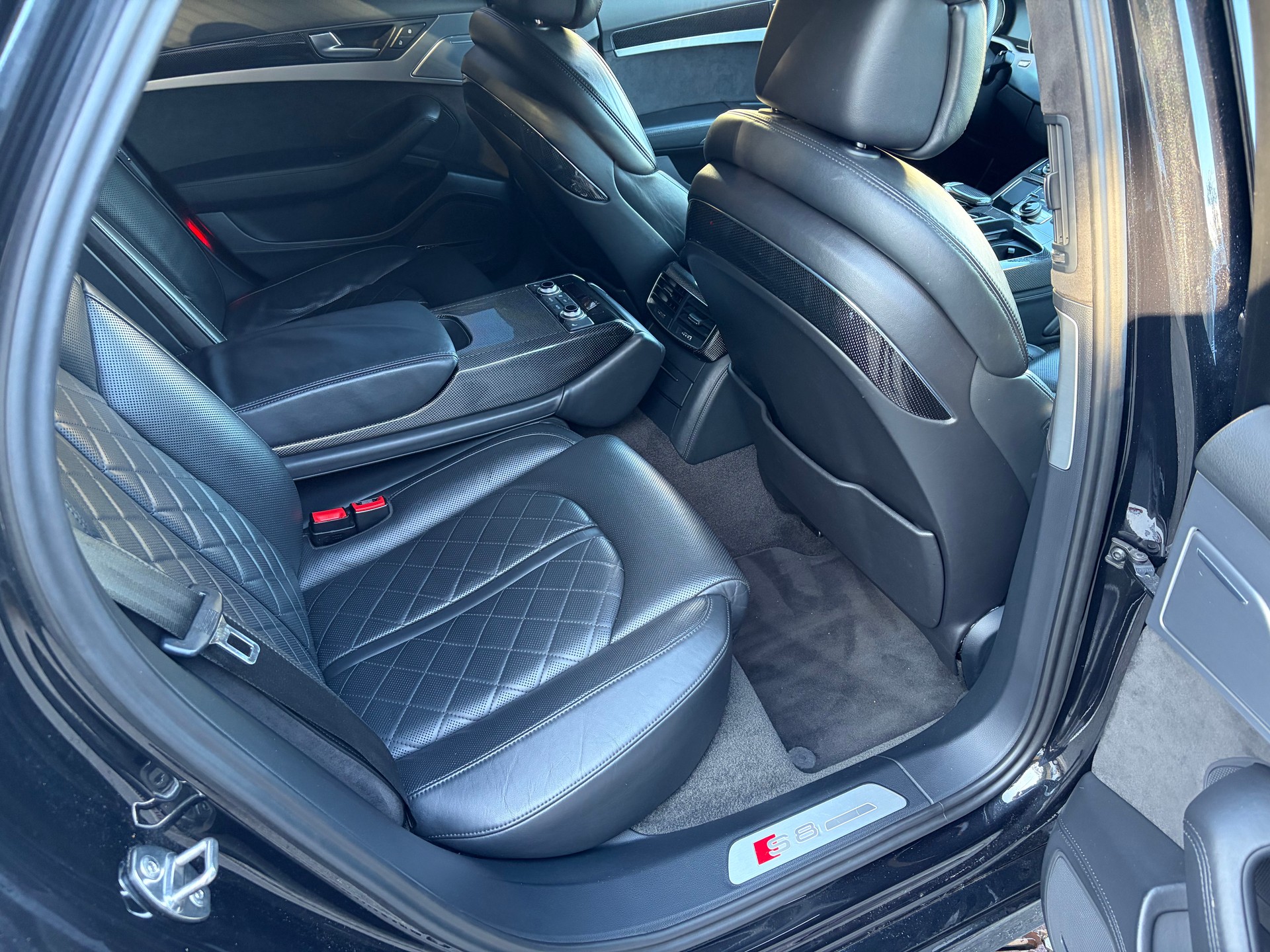 AUDI S8 4.0 TFSI V8 quattro tiptronic-image-15