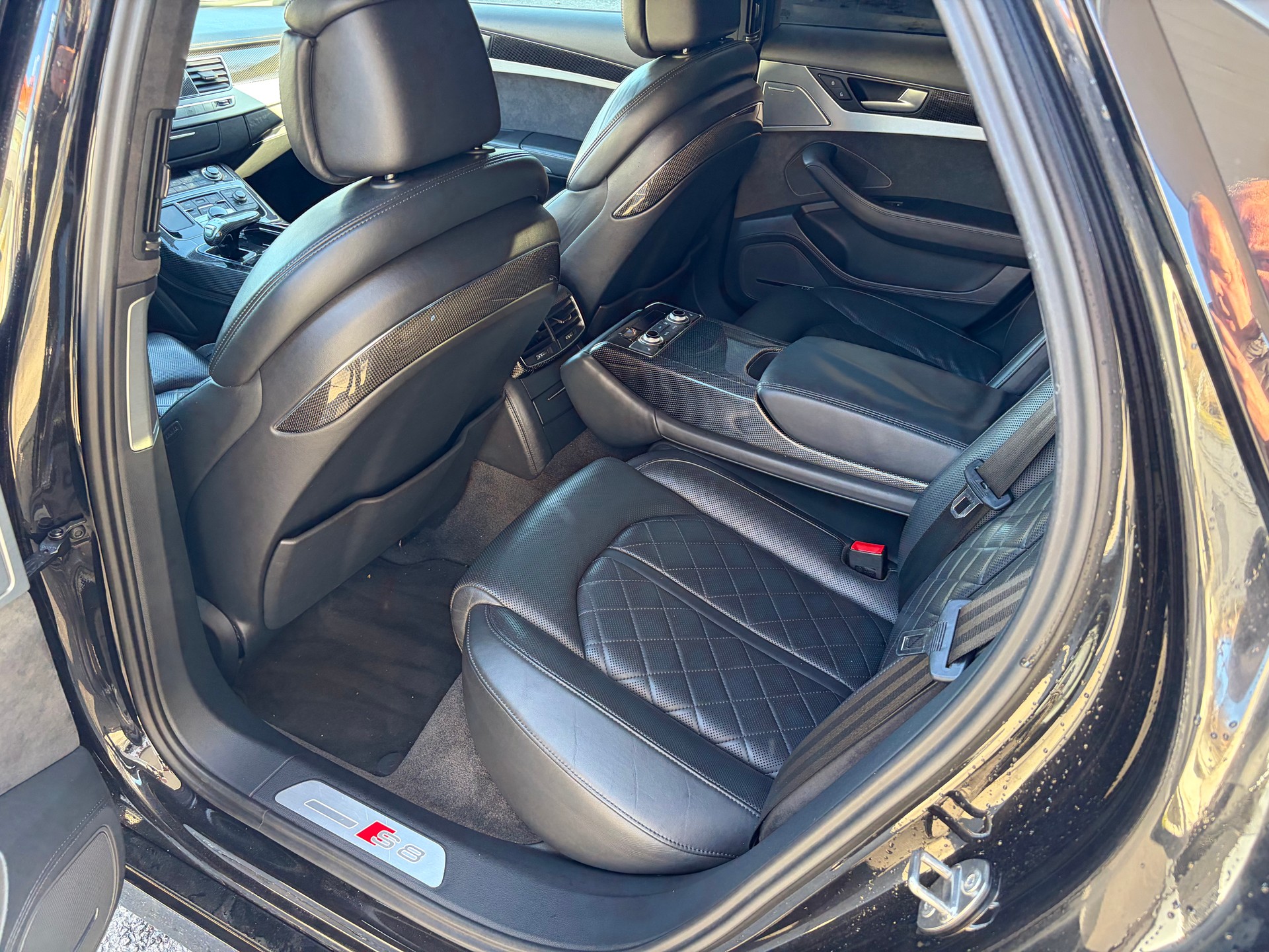 AUDI S8 4.0 TFSI V8 quattro tiptronic-image-14