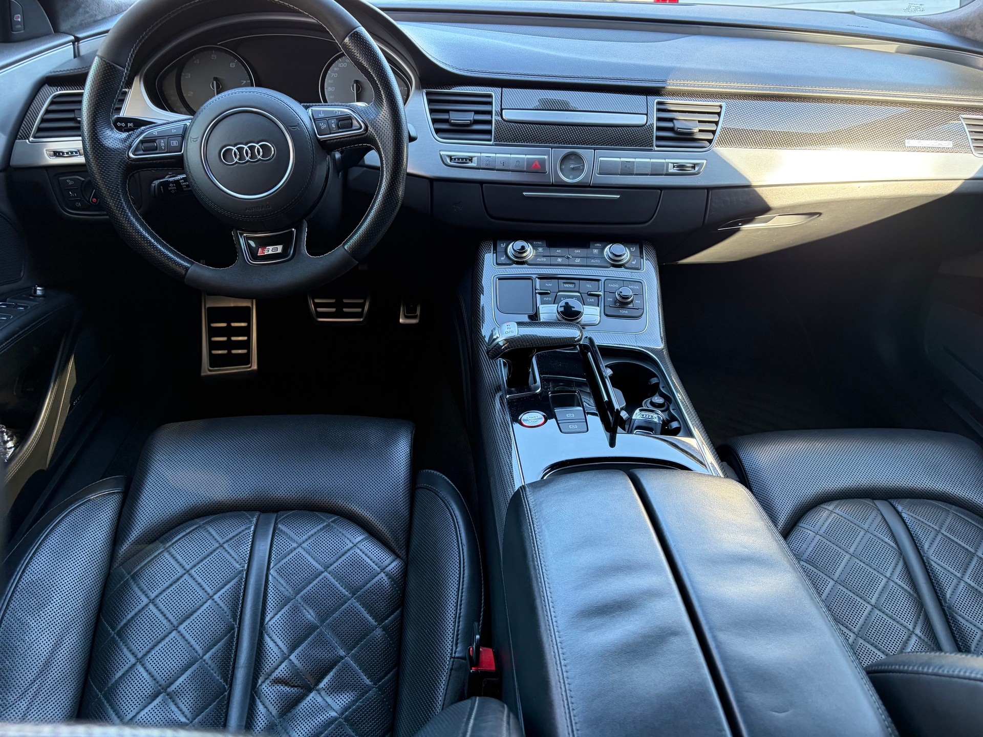 AUDI S8 4.0 TFSI V8 quattro tiptronic-image-8