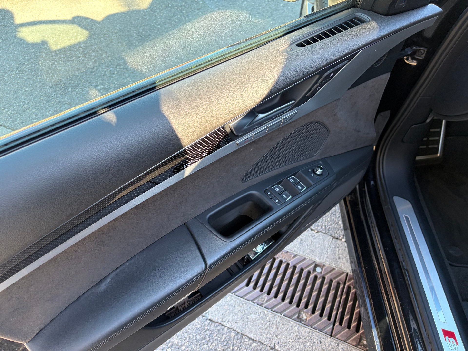 AUDI S8 4.0 TFSI V8 quattro tiptronic-image-11